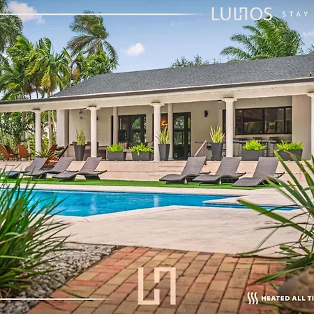 Villa 5-Acre Event Oasis, Heated Pool, Games And Sports Haven L50